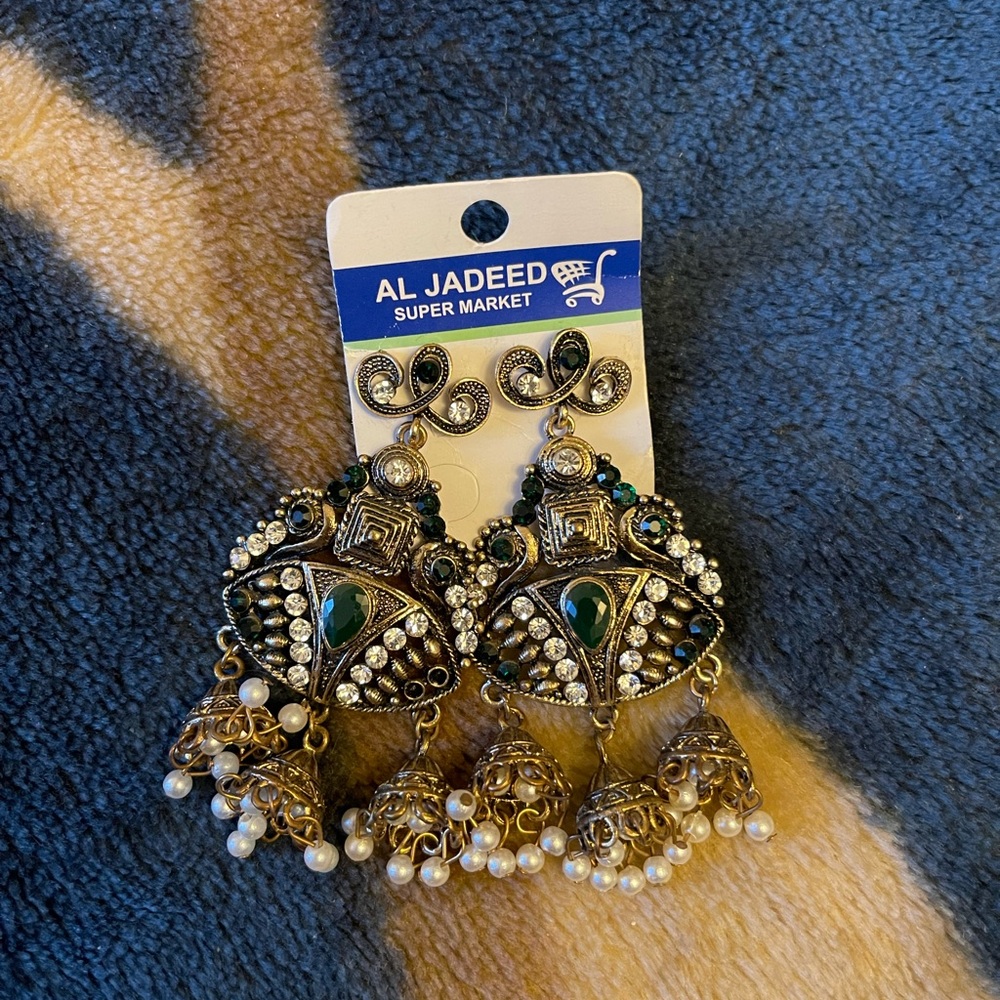 Brand New Indian/Pakistani style traditional earrings